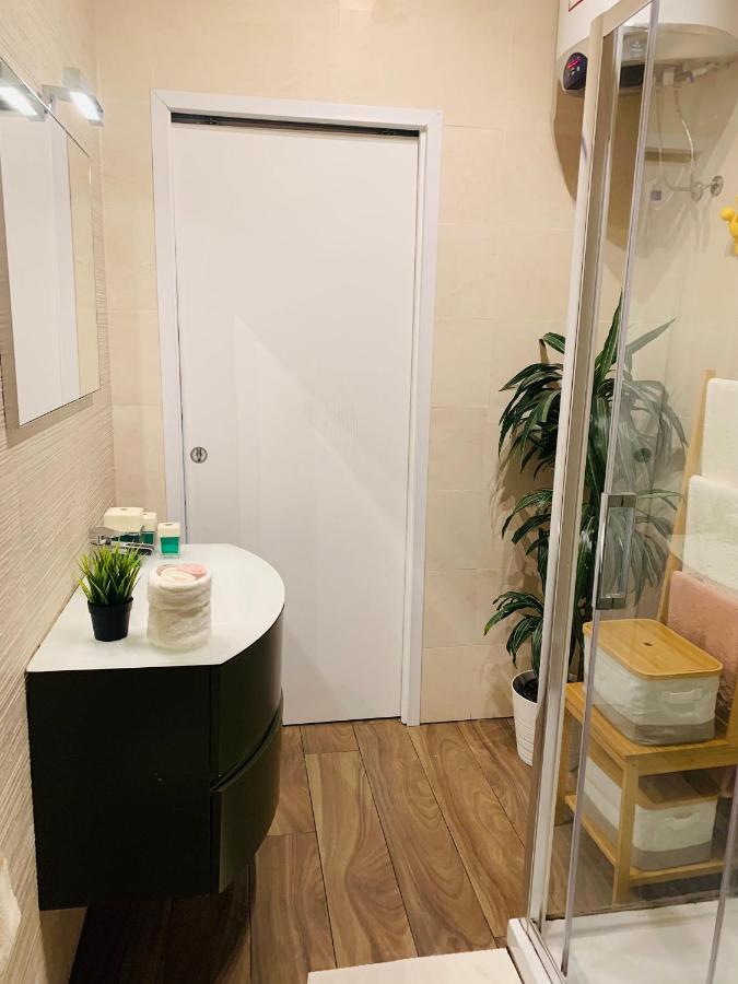 Un Condominio In Centro Only Women リヴォルノ エクステリア 写真